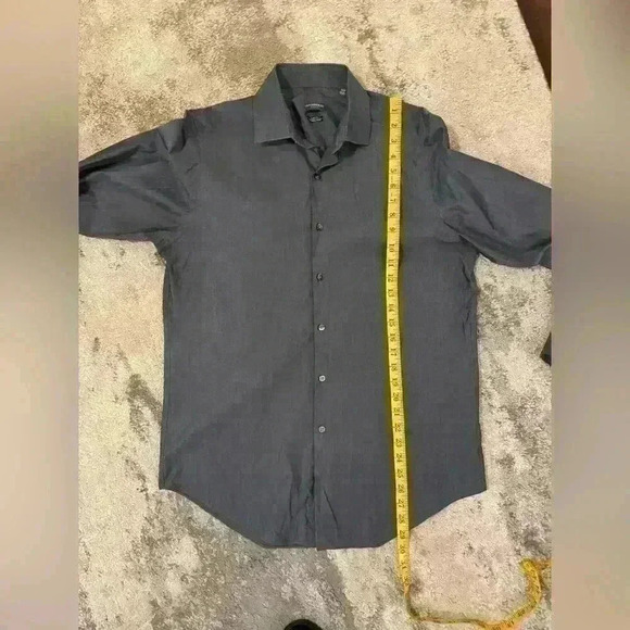 Men’s Van Heusen Slim Fit Button Down - Picture 6 of 8